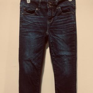 American Eagle size 4 short double button artist cropped jeans